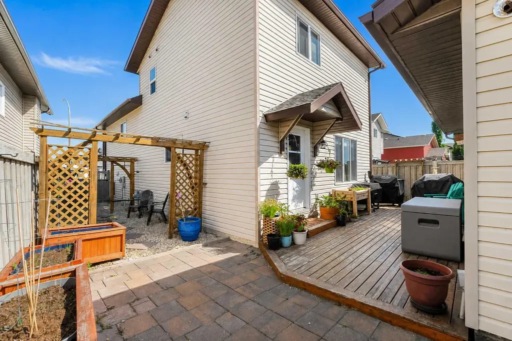 11293 76 Avenue Grande Prairie AB T8W 0G3