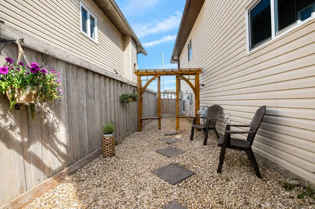 11293 76 Avenue Grande Prairie AB T8W 0G3