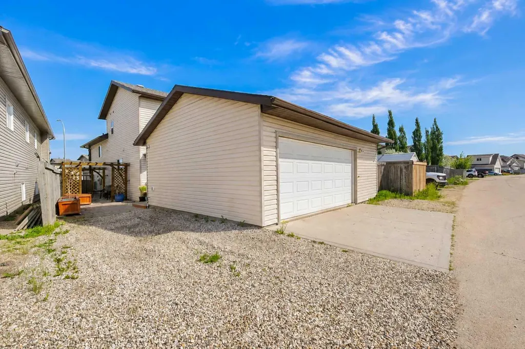 11293 76 Avenue Grande Prairie AB T8W 0G3