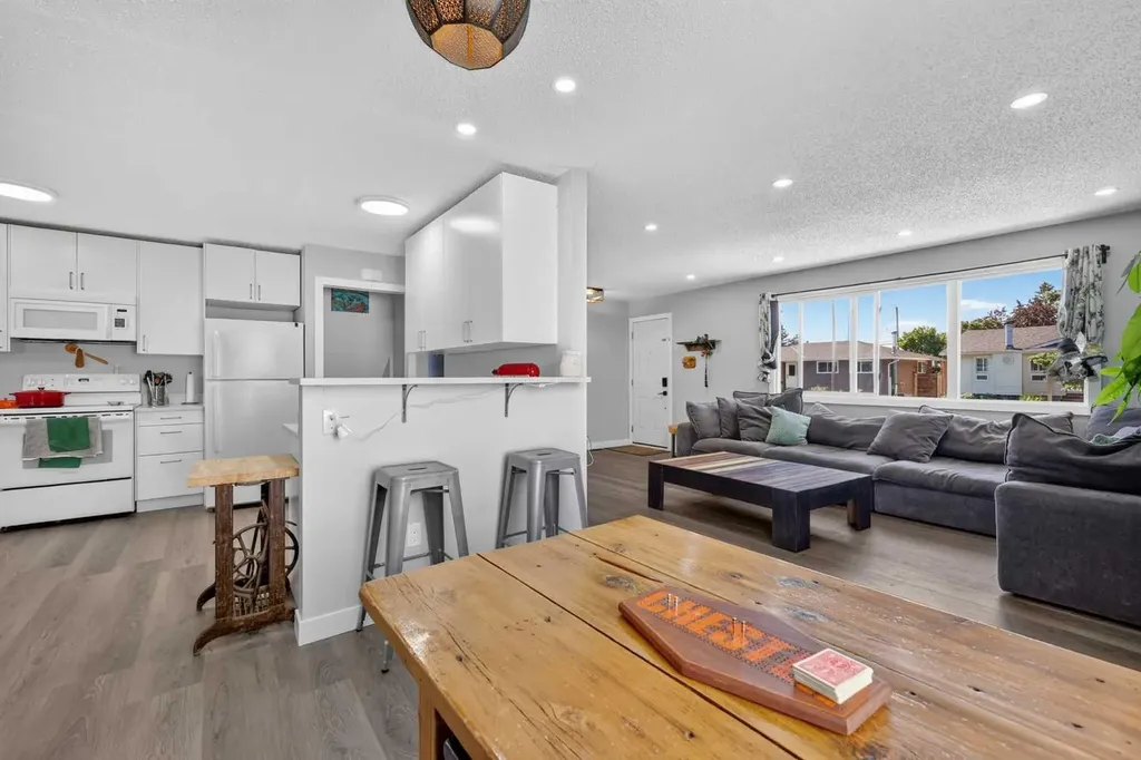 24 Penworth Crescent SE Calgary AB T2A 4C7