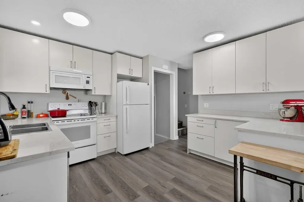 24 Penworth Crescent SE Calgary AB T2A 4C7