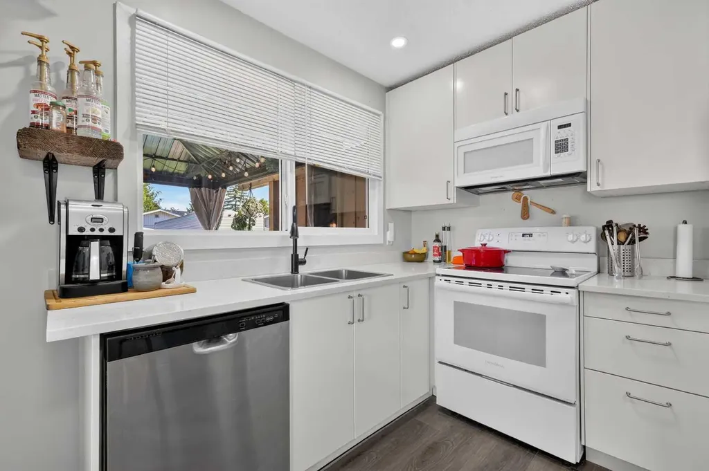 24 Penworth Crescent SE Calgary AB T2A 4C7