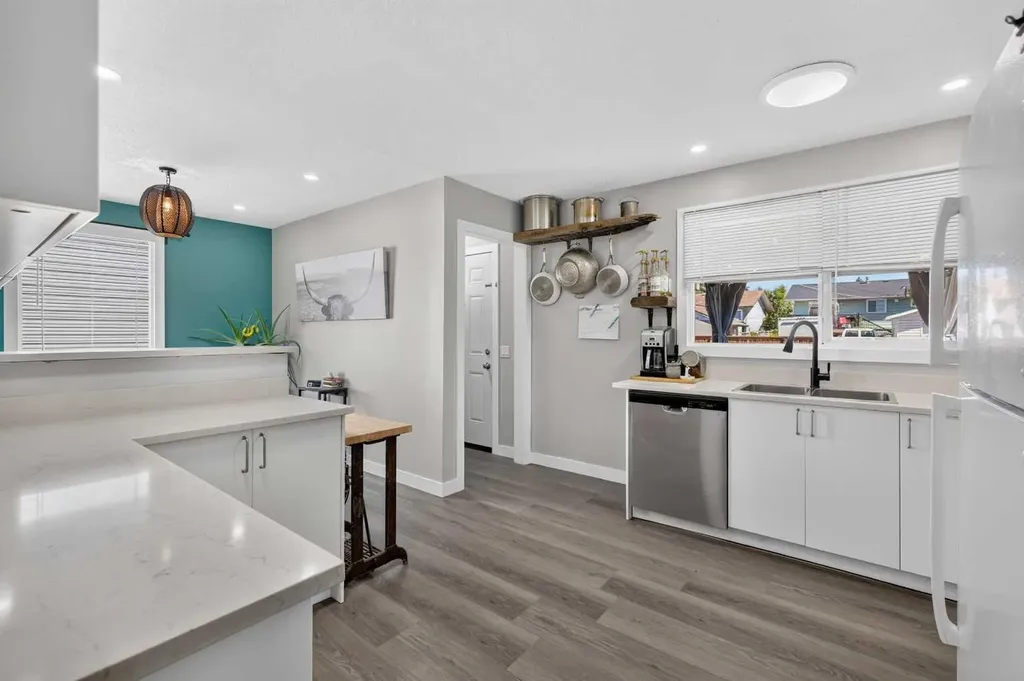 24 Penworth Crescent SE Calgary AB T2A 4C7