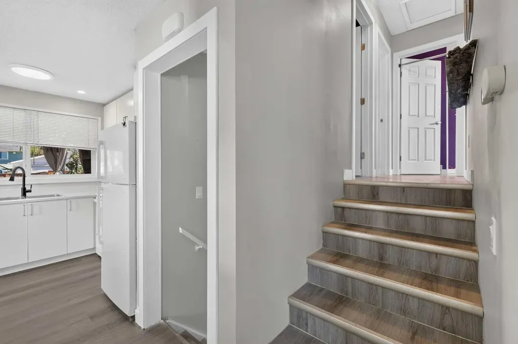 24 Penworth Crescent SE Calgary AB T2A 4C7