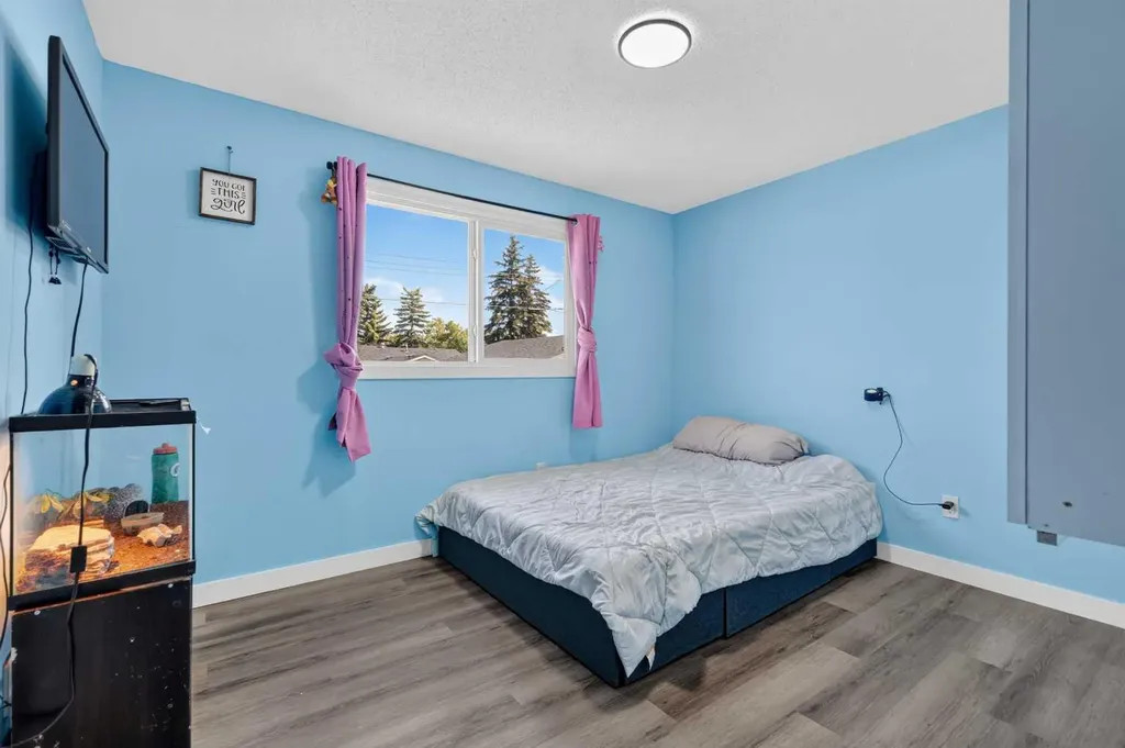24 Penworth Crescent SE Calgary AB T2A 4C7