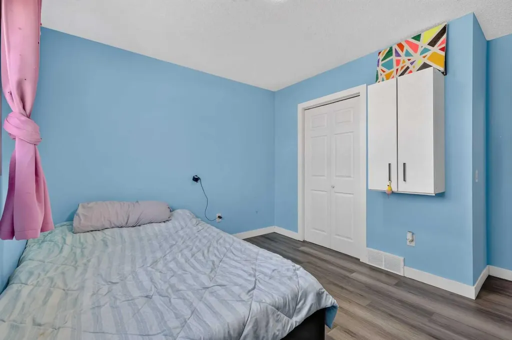 24 Penworth Crescent SE Calgary AB T2A 4C7