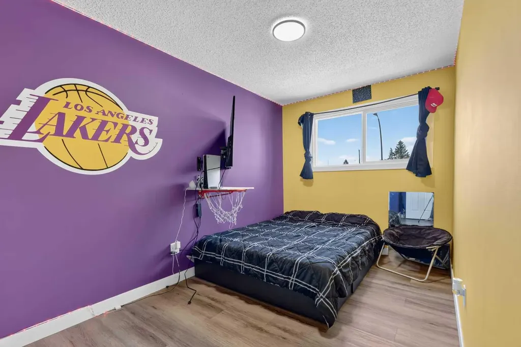 24 Penworth Crescent SE Calgary AB T2A 4C7