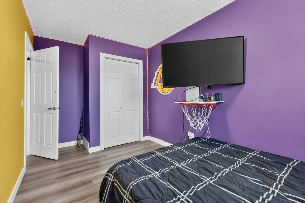 24 Penworth Crescent SE Calgary AB T2A 4C7