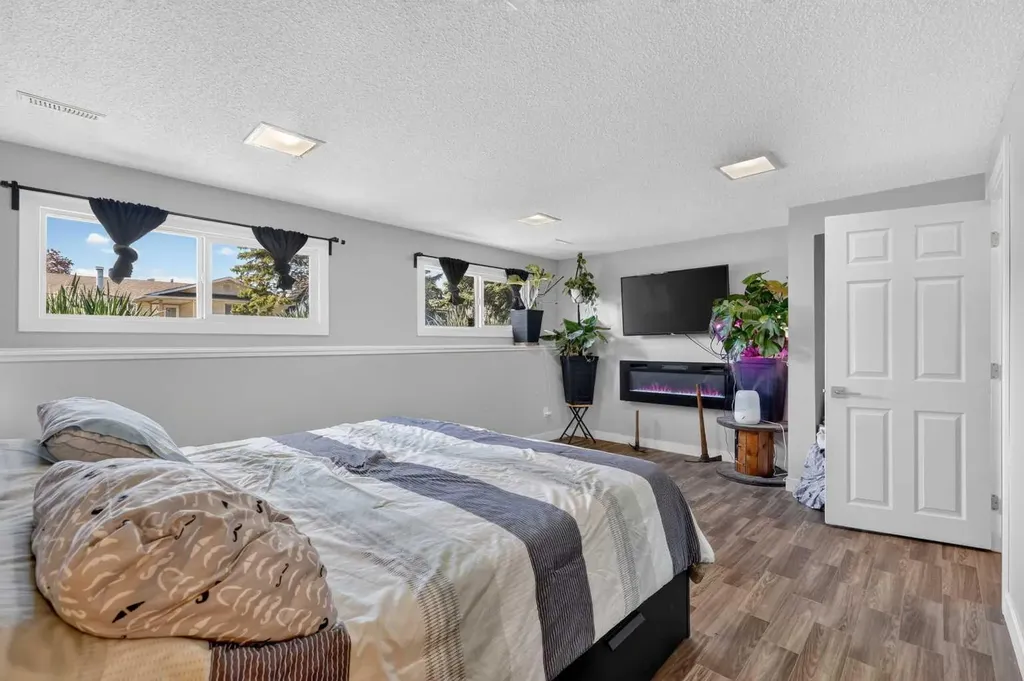 24 Penworth Crescent SE Calgary AB T2A 4C7