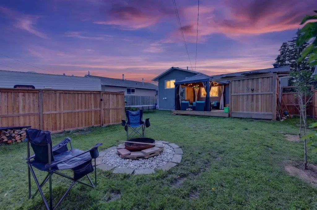24 Penworth Crescent SE Calgary AB T2A 4C7