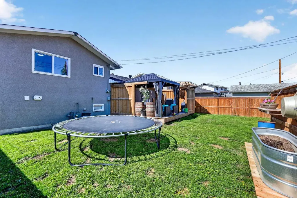 24 Penworth Crescent SE Calgary AB T2A 4C7