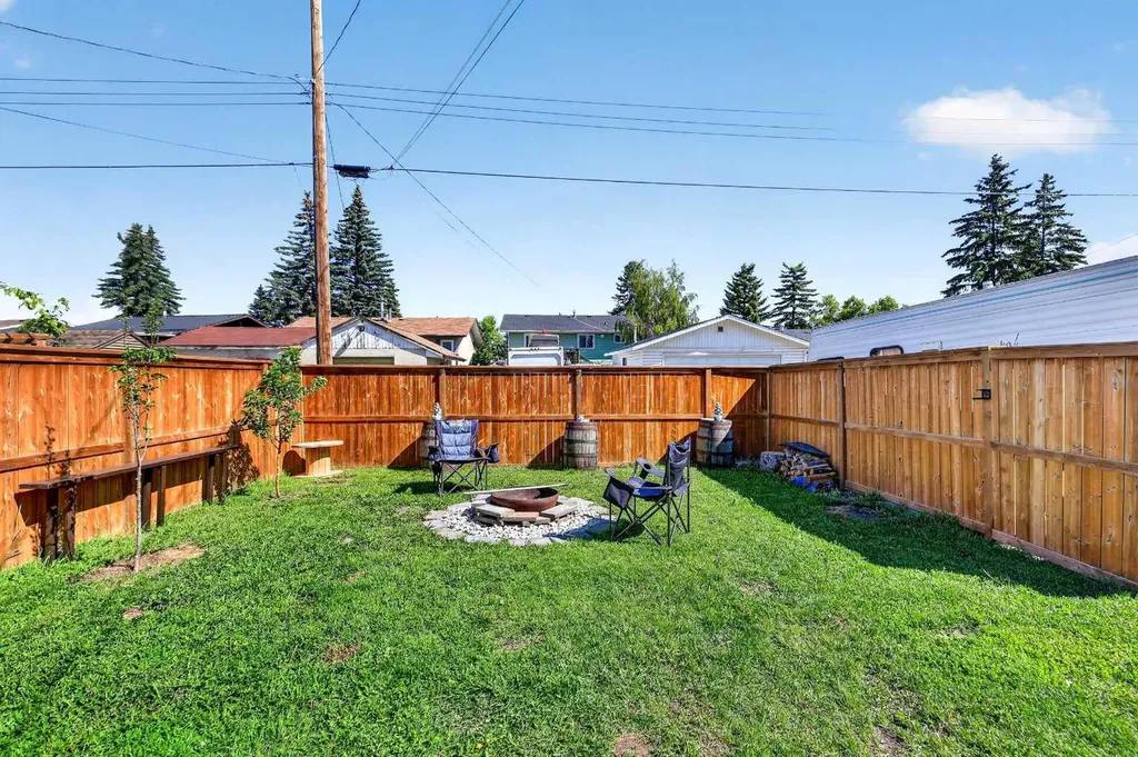 24 Penworth Crescent SE Calgary AB T2A 4C7