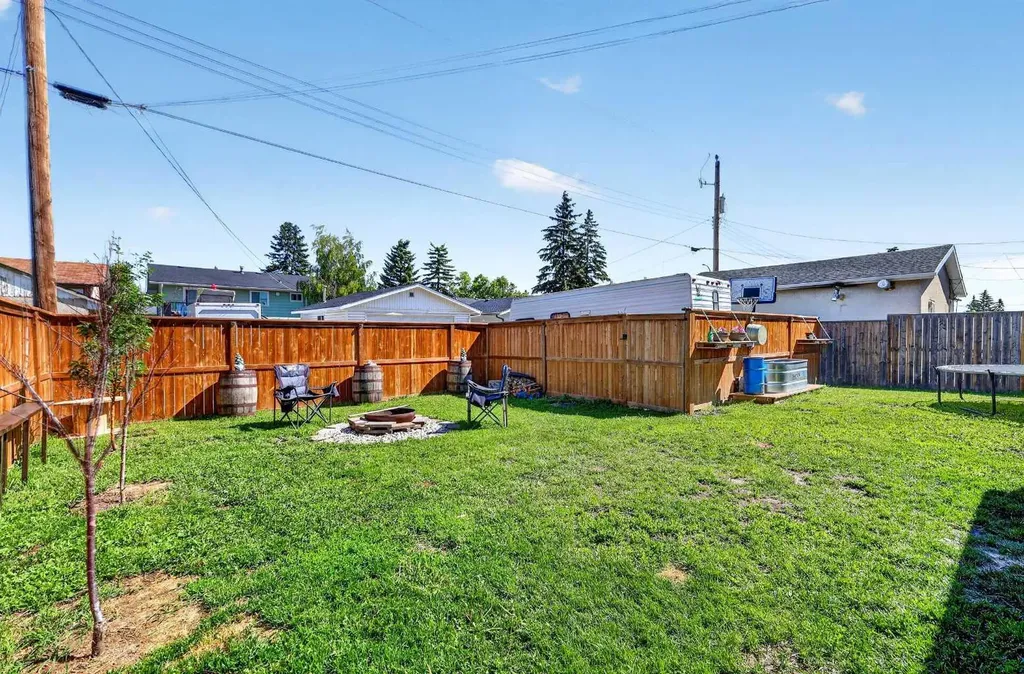 24 Penworth Crescent SE Calgary AB T2A 4C7