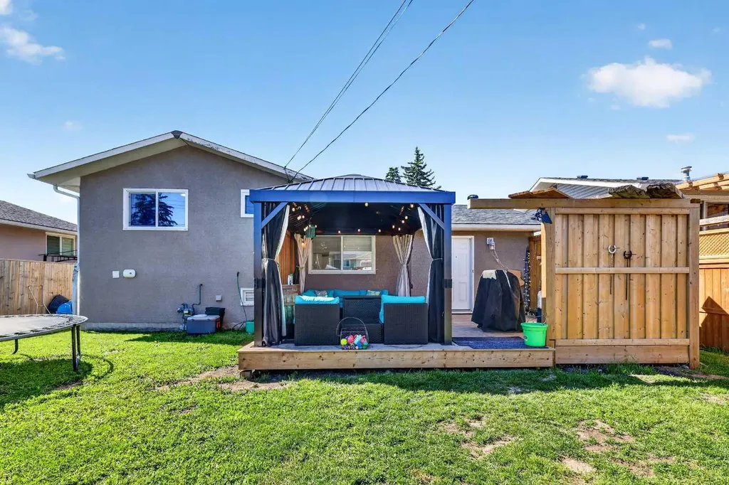 24 Penworth Crescent SE Calgary AB T2A 4C7