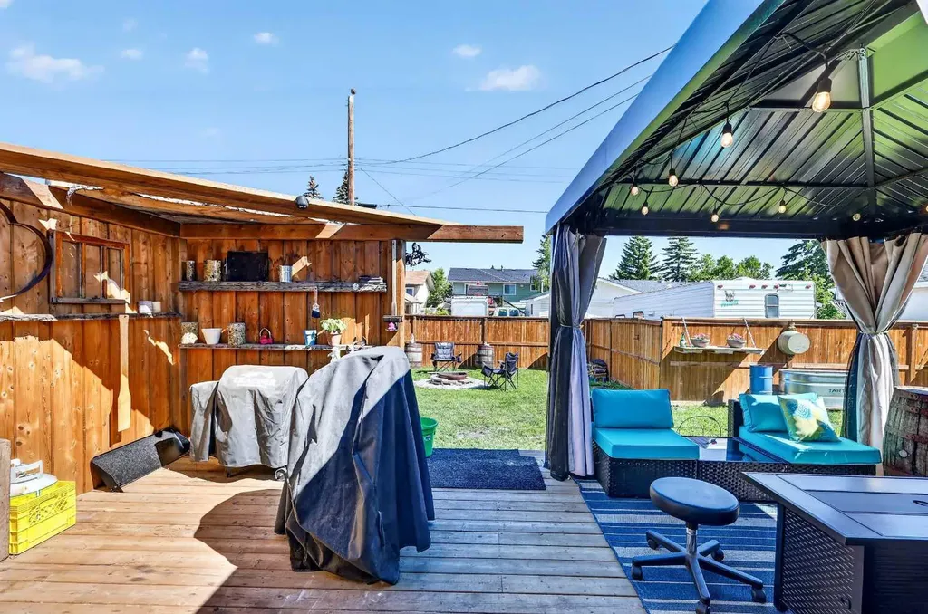 24 Penworth Crescent SE Calgary AB T2A 4C7