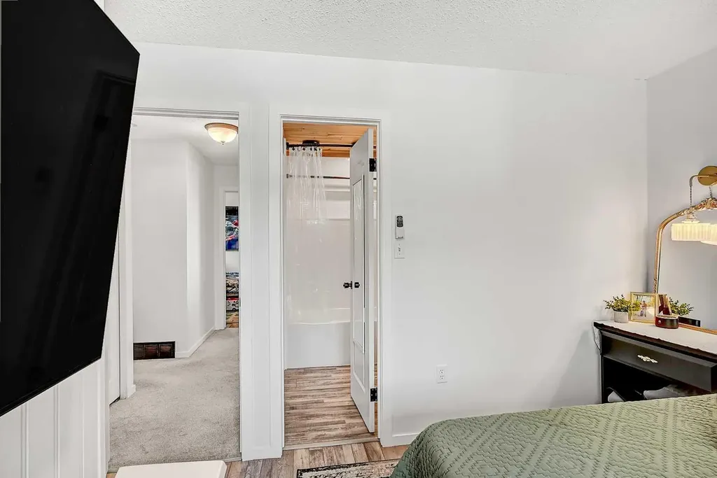 9426 64 Avenue Grande Prairie AB T8W1B5