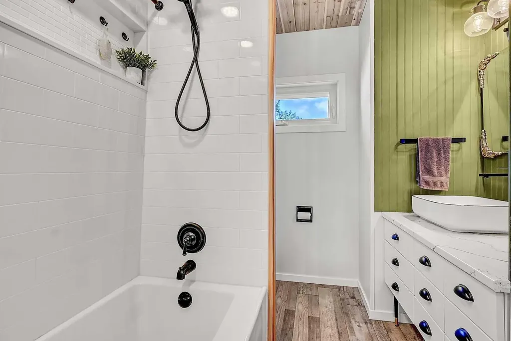 9426 64 Avenue Grande Prairie AB T8W1B5