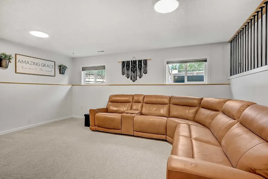 9426 64 Avenue Grande Prairie AB T8W1B5