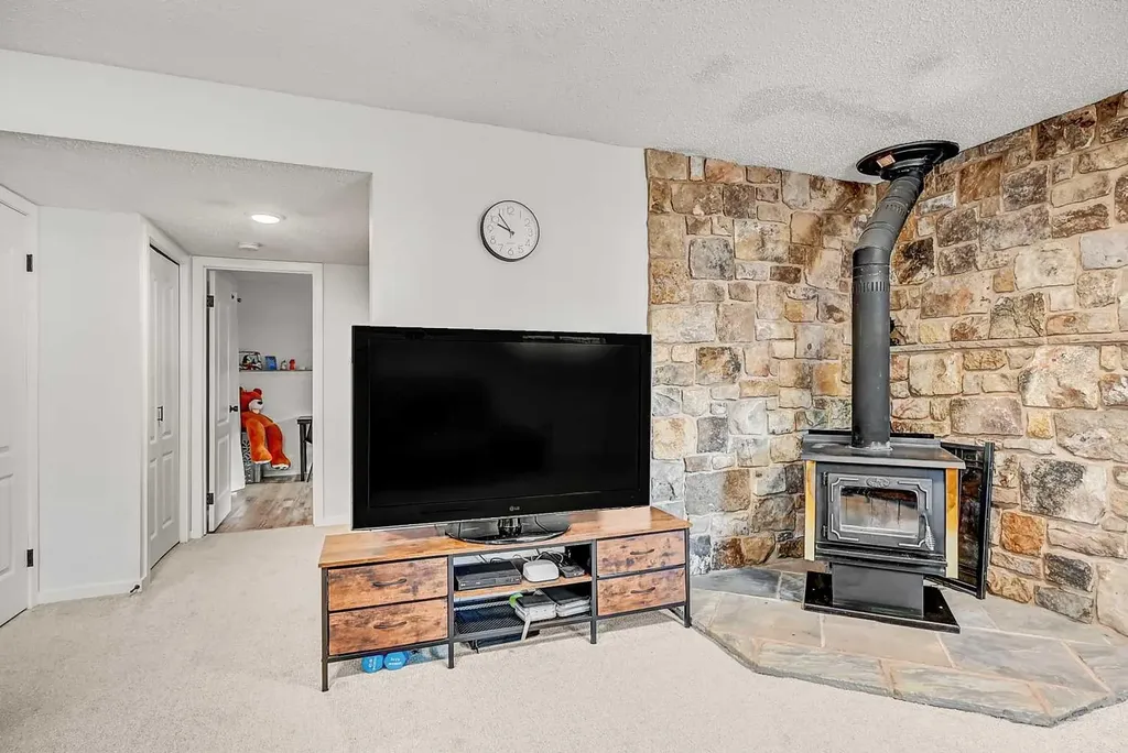 9426 64 Avenue Grande Prairie AB T8W1B5