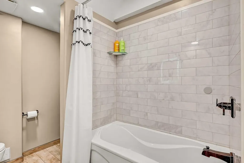 9426 64 Avenue Grande Prairie AB T8W1B5