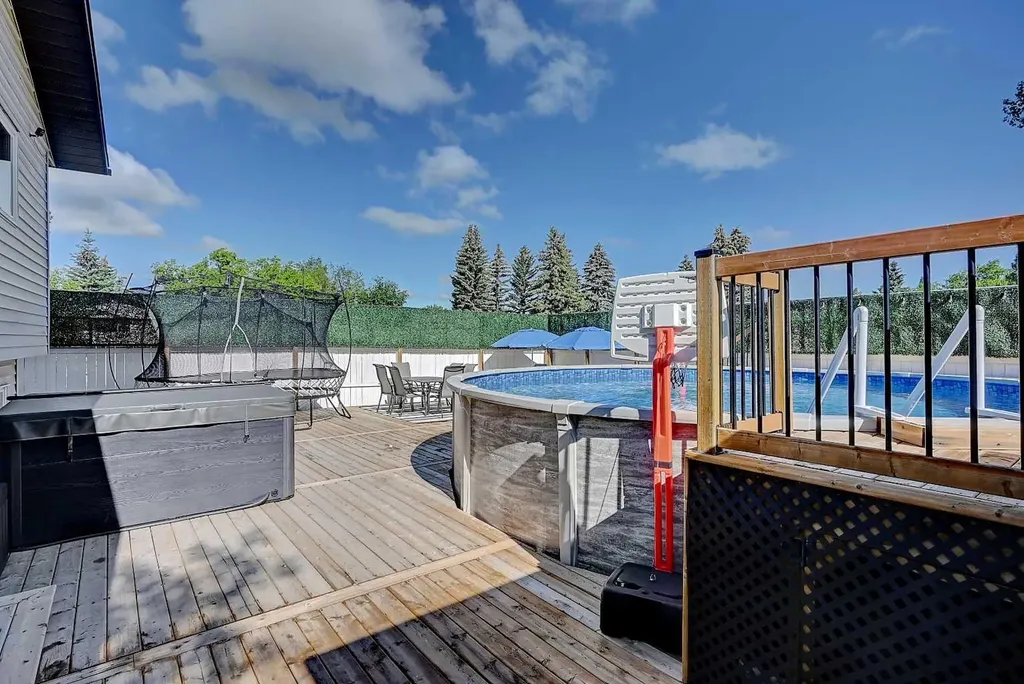 9426 64 Avenue Grande Prairie AB T8W1B5