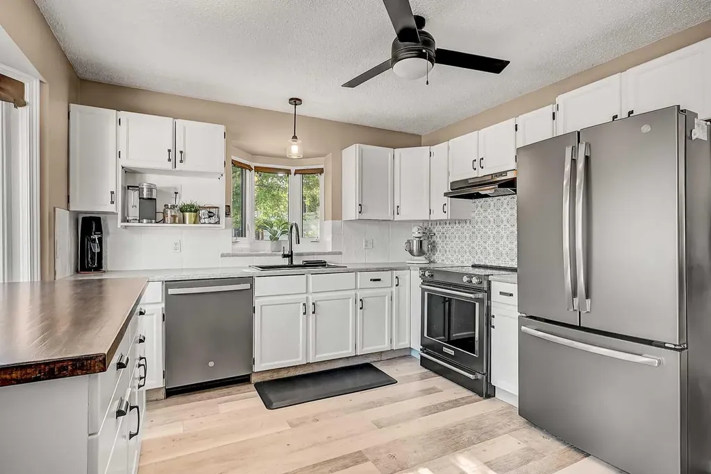 9426 64 Avenue Grande Prairie AB T8W1B5
