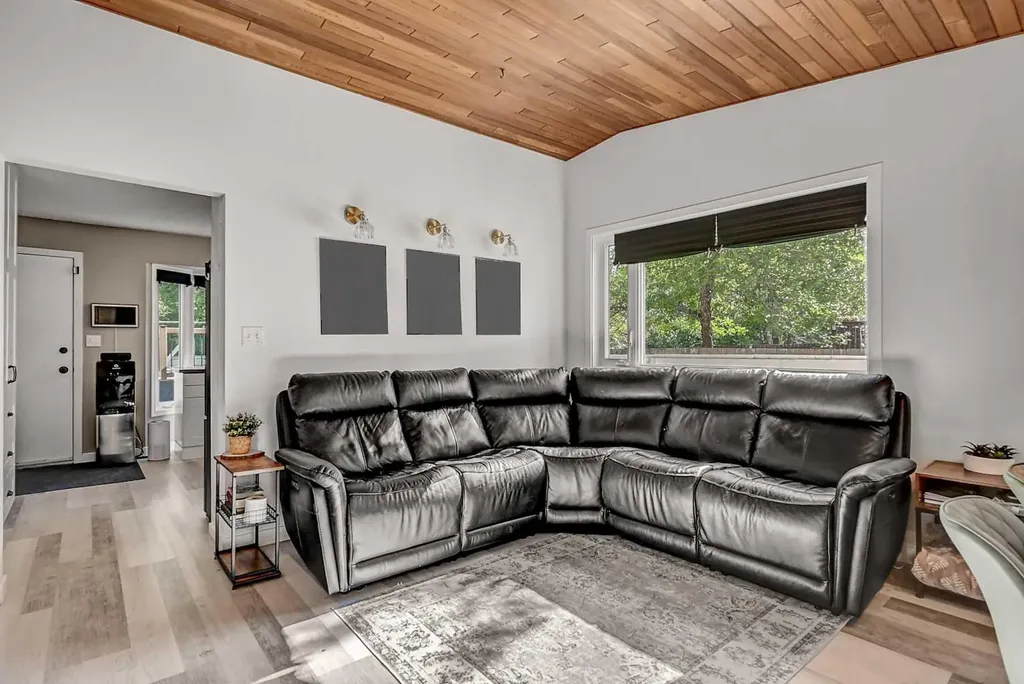 9426 64 Avenue Grande Prairie AB T8W1B5