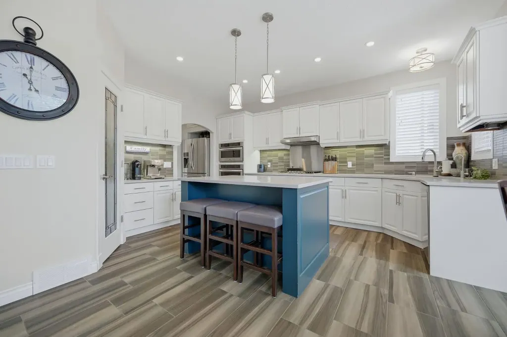 16 Coopers Heights SW Airdrie AB T4B2S1