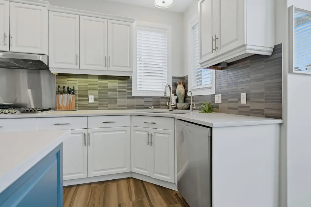 16 Coopers Heights SW Airdrie AB T4B2S1