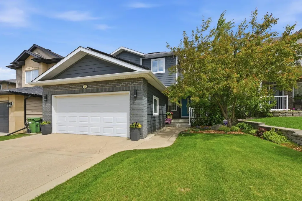16 Coopers Heights SW Airdrie AB T4B2S1
