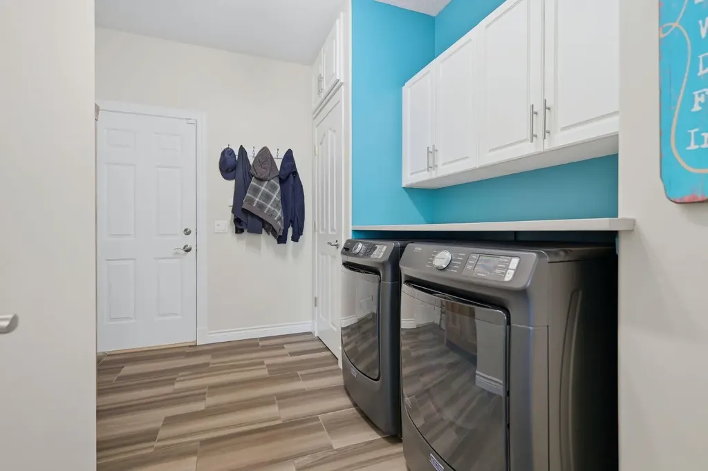 16 Coopers Heights SW Airdrie AB T4B2S1