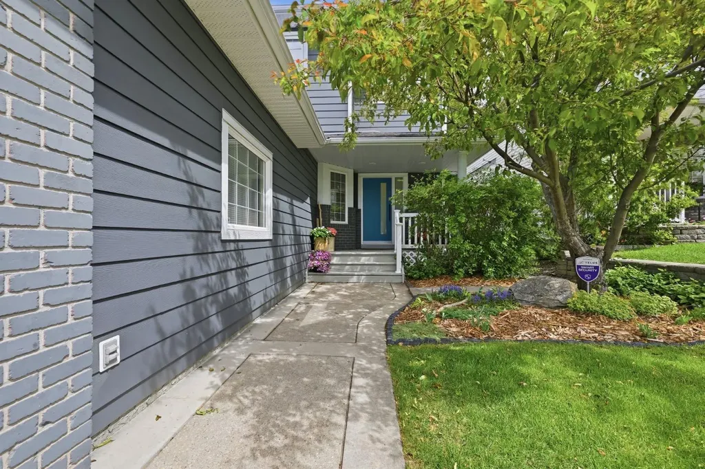 16 Coopers Heights SW Airdrie AB T4B2S1