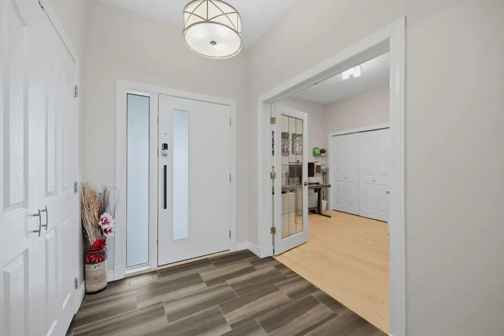 16 Coopers Heights SW Airdrie AB T4B2S1