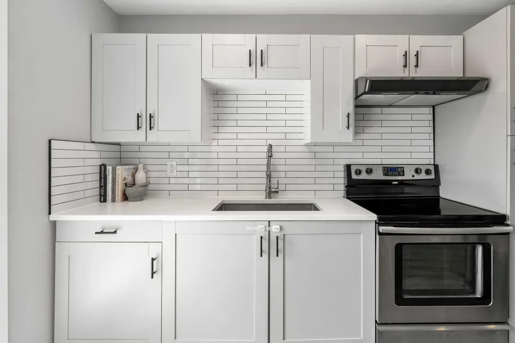 229 84 Avenue SE Calgary AB T2H 1N5