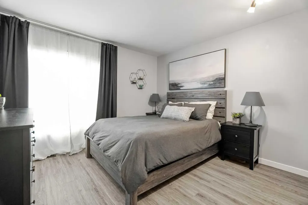 229 84 Avenue SE Calgary AB T2H 1N5