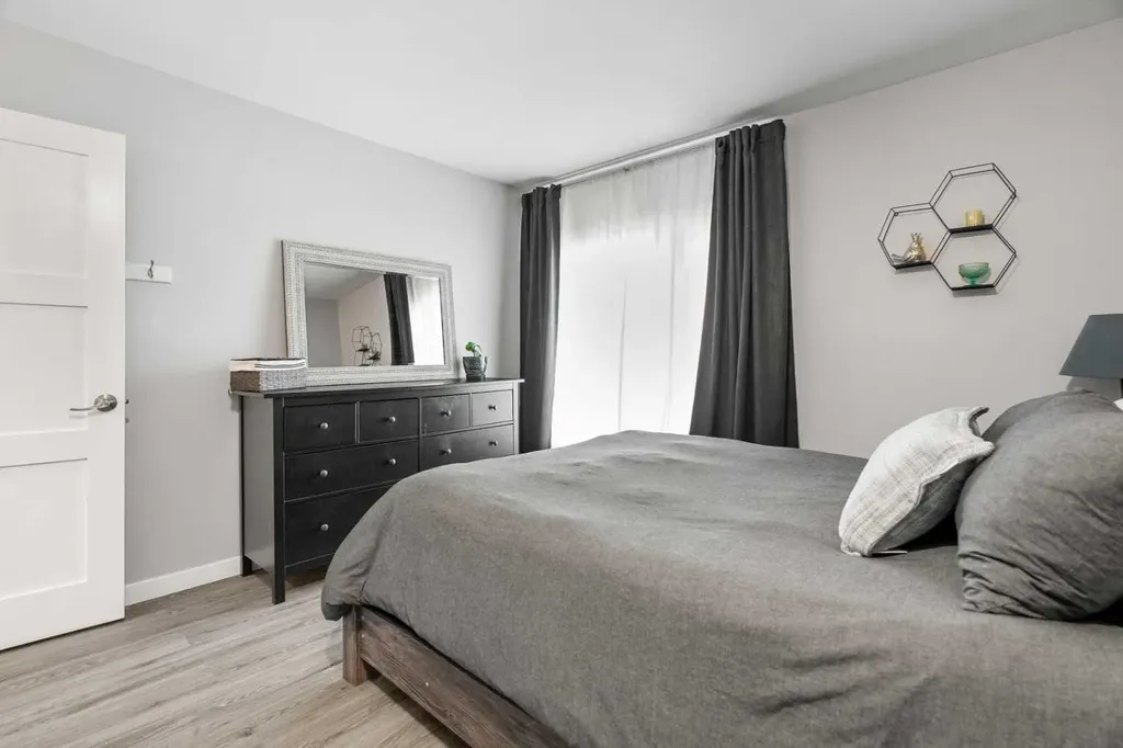 229 84 Avenue SE Calgary AB T2H 1N5