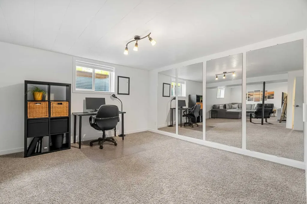 229 84 Avenue SE Calgary AB T2H 1N5