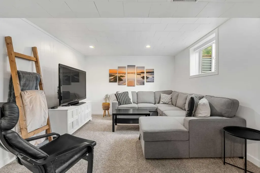 229 84 Avenue SE Calgary AB T2H 1N5