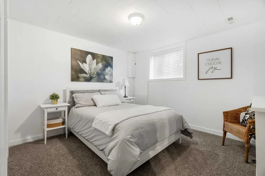 229 84 Avenue SE Calgary AB T2H 1N5