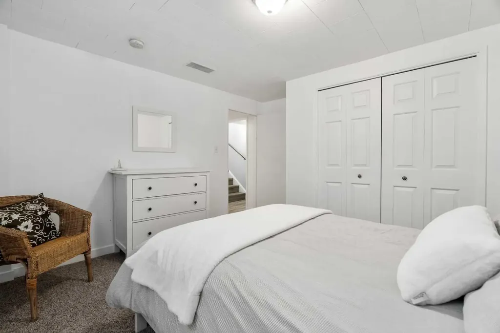 229 84 Avenue SE Calgary AB T2H 1N5