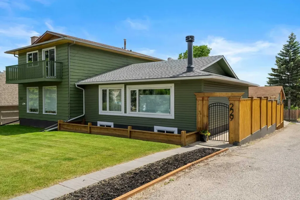229 84 Avenue SE Calgary AB T2H 1N5