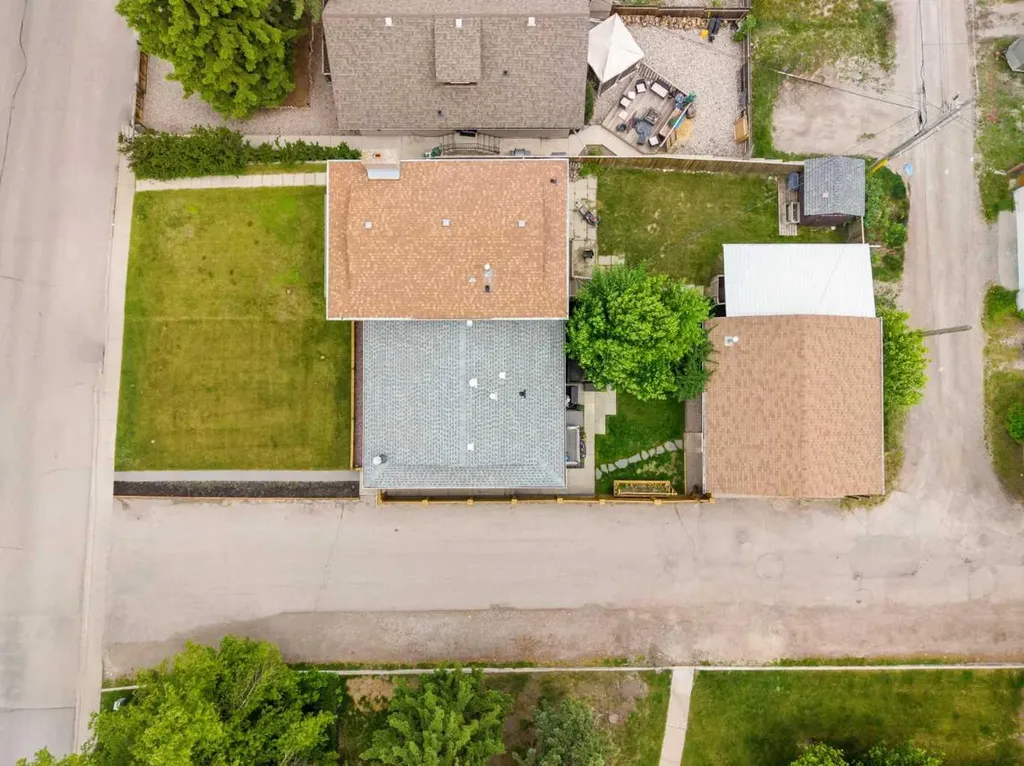 229 84 Avenue SE Calgary AB T2H 1N5