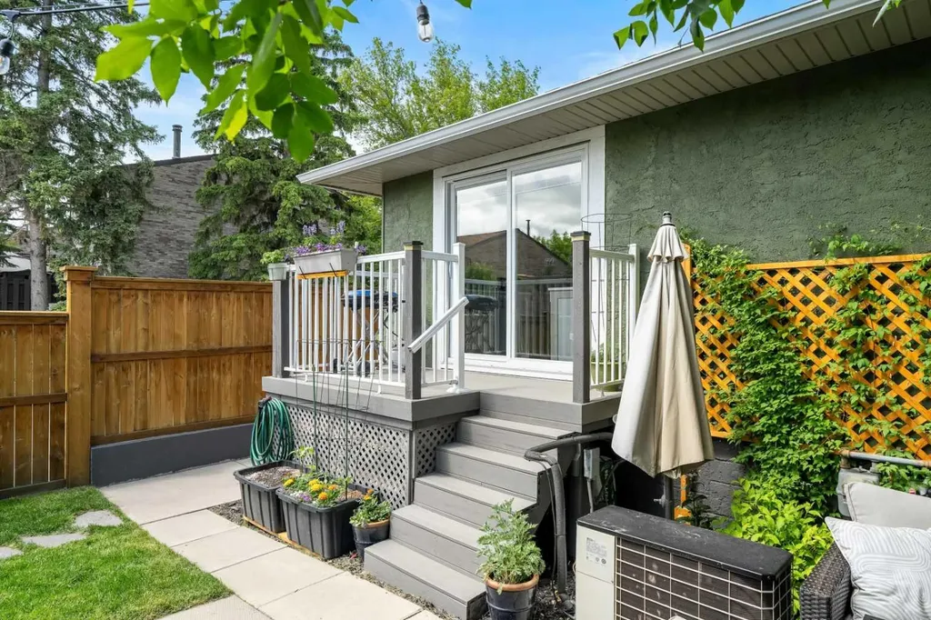 229 84 Avenue SE Calgary AB T2H 1N5