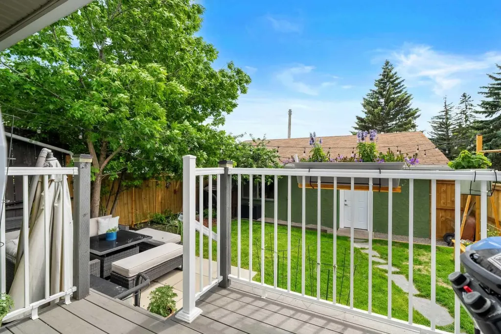 229 84 Avenue SE Calgary AB T2H 1N5