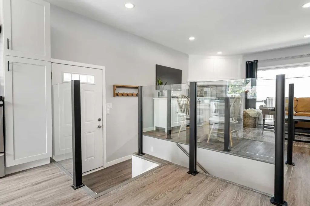 229 84 Avenue SE Calgary AB T2H 1N5