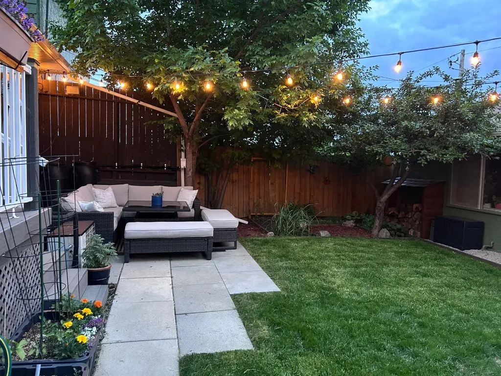229 84 Avenue SE Calgary AB T2H 1N5