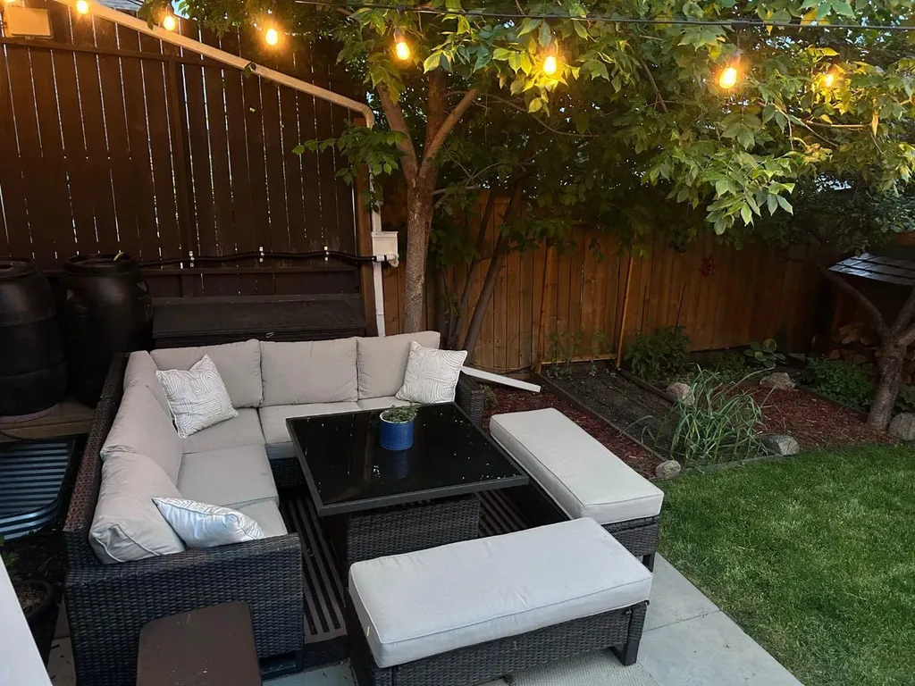 229 84 Avenue SE Calgary AB T2H 1N5