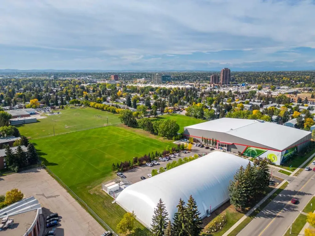 229 84 Avenue SE Calgary AB T2H 1N5