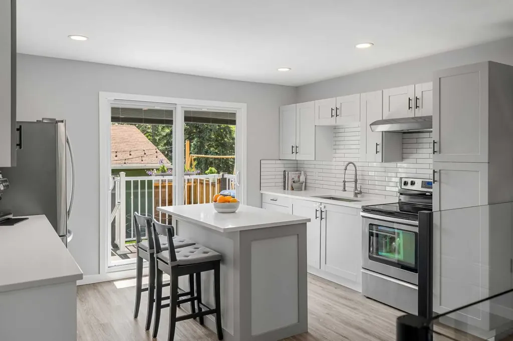 229 84 Avenue SE Calgary AB T2H 1N5