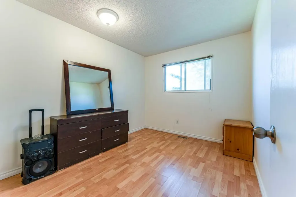 9611 24 Street SW Calgary AB T2V 4L2